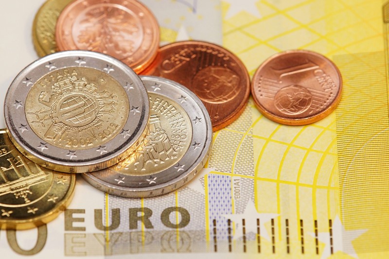 Lees meer over het artikel Mag de Belastingdienst aanmaningskosten in rekening brengen aan een buitenlands belastingplichtige?