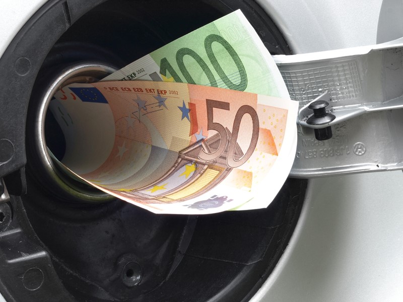 Lees meer over het artikel Vanaf 2027 extra belasting op fossiele brandstofauto van de zaak